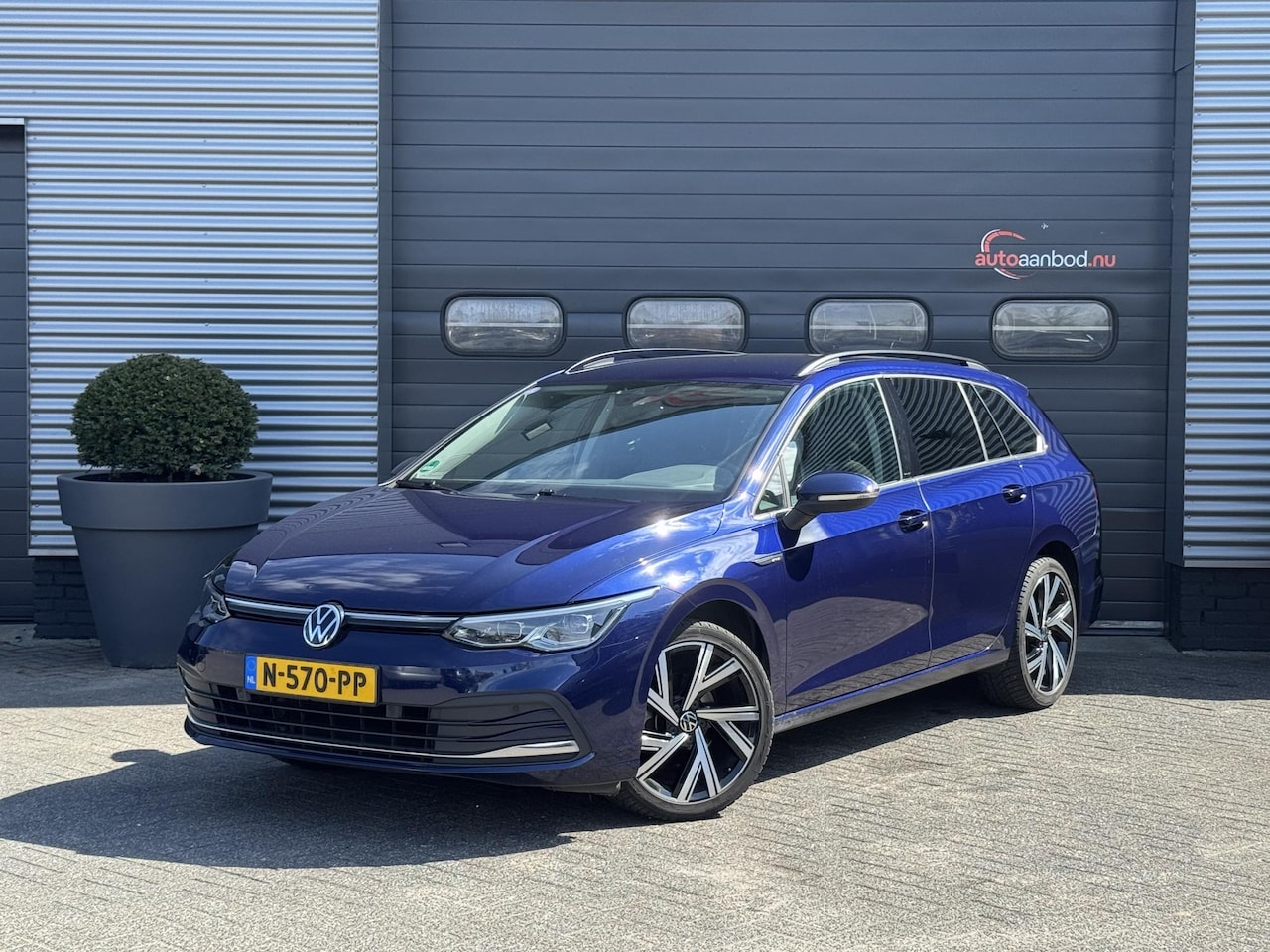 Volkswagen Golf Variant - 1.5 eTSI R-Line | Navigatie | Camera | DAB | Trekhaak | - AutoWereld.nl