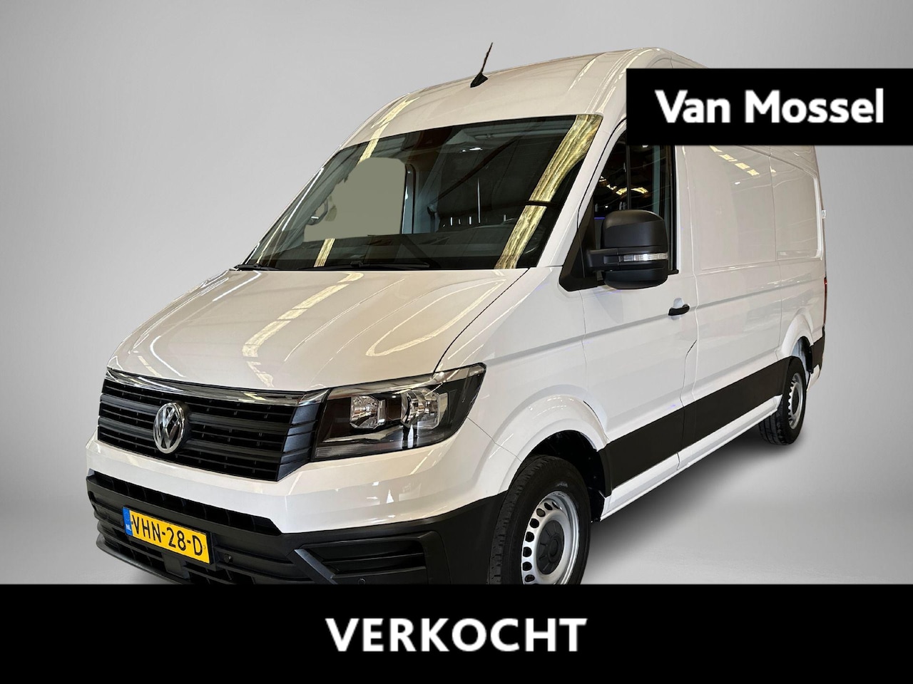 Volkswagen Crafter - 2.0 TDI L3H3 140PK | Automaat | Airco | Navigatie | Trekhaak | Verwarmbare Voorruit | Park - AutoWereld.nl