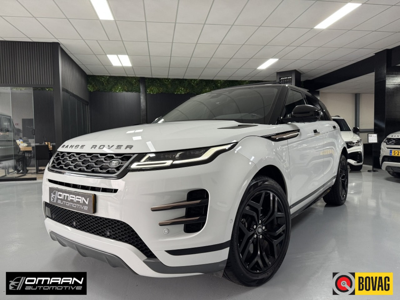 Land Rover Range Rover Evoque - 1.5 P300e AWD R-Dynamic HSE PANO - AutoWereld.nl