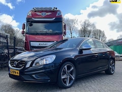 Volvo S60 - 1.6 T4 R-Design/NAP/Automaat/Navi/Cruise/Airco/Stoelverwarming