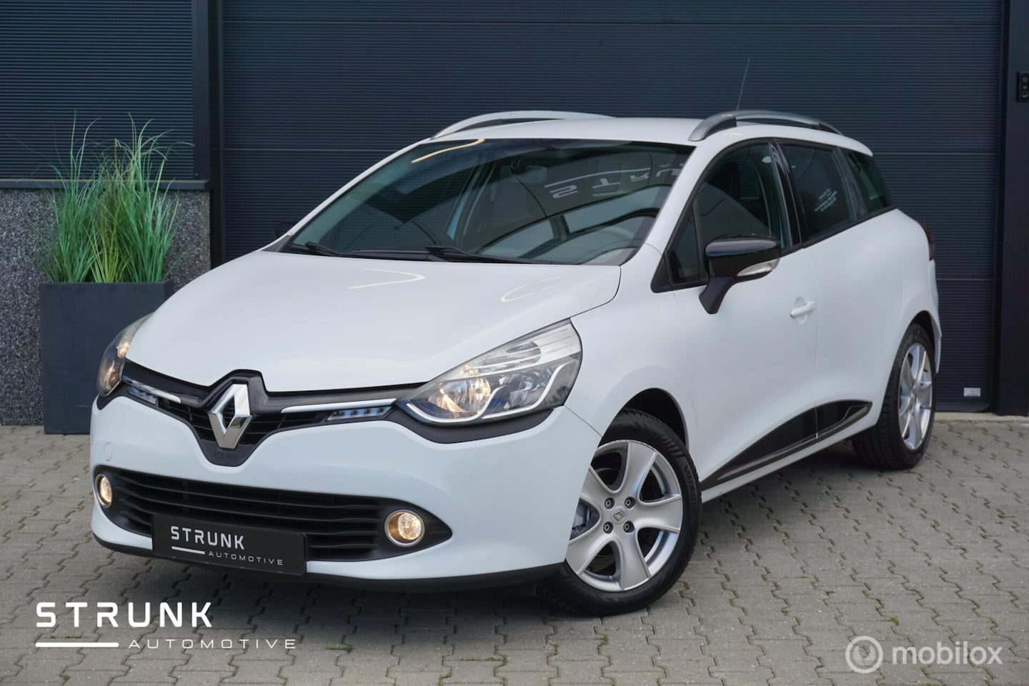 Renault Clio Estate - 0.9 TCe Expression Airco Navi Cruise Origeneel NL - AutoWereld.nl