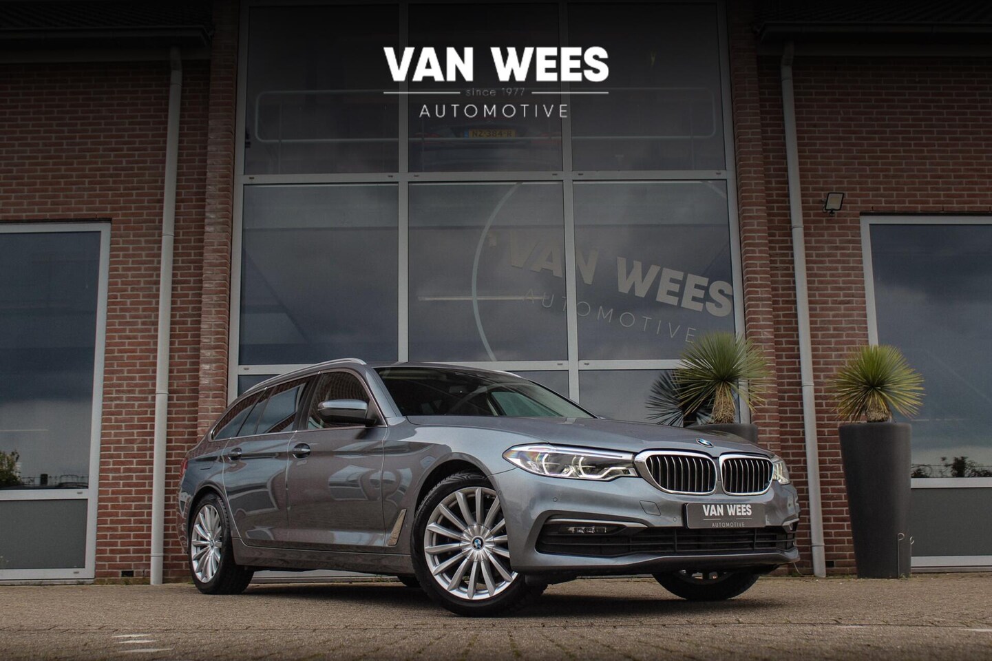 BMW 5-serie Touring - 520i High Executive Edition | 2e eigenaar | NL auto | Adaptive LED | 19 inch | Sportstuur - AutoWereld.nl
