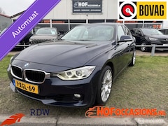 BMW 3-serie - 320i Executive AUTOMAAT/NAVIGATIE/18''LMV