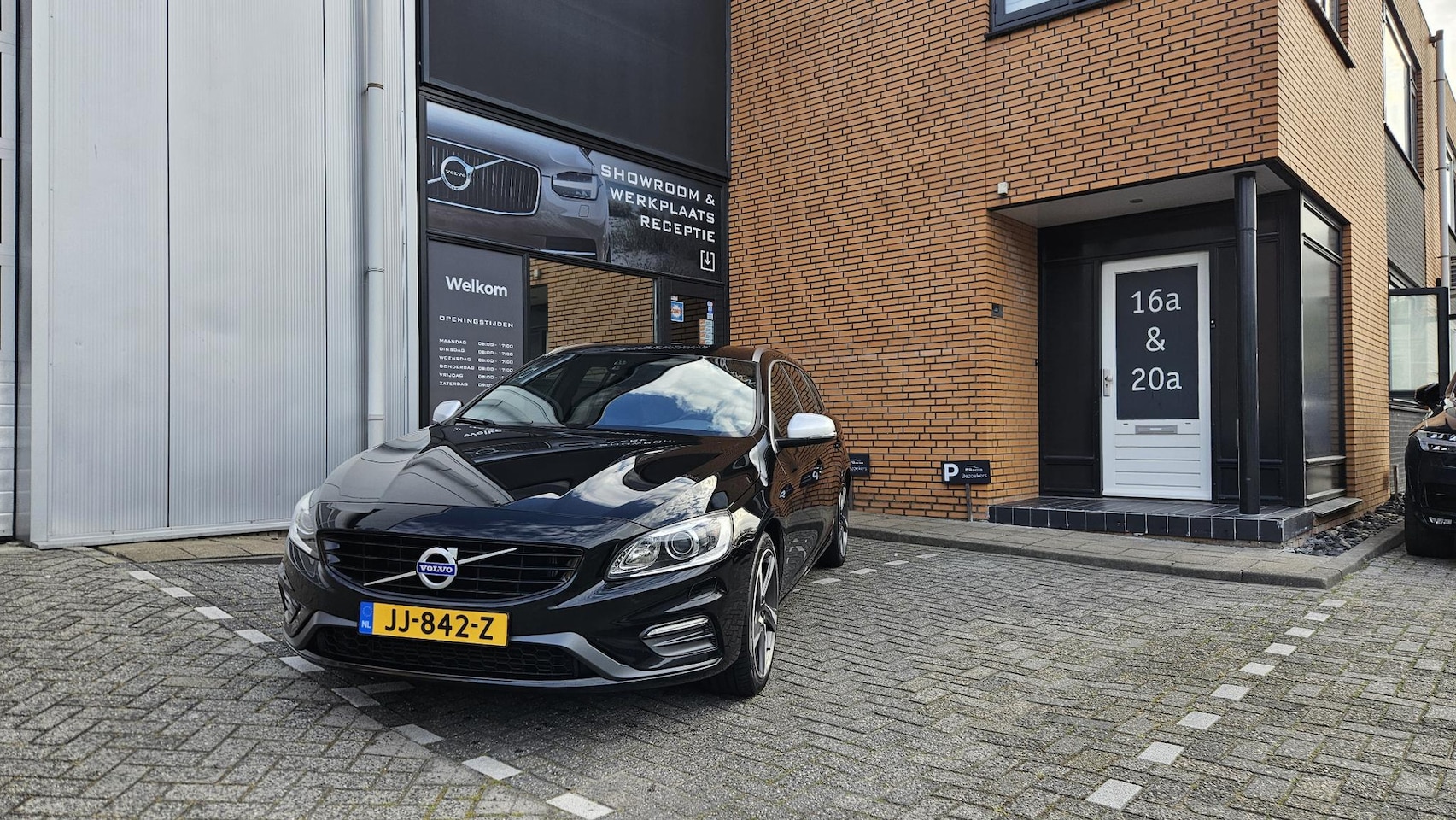 Volvo V60 - 1.5 T3 R-Design 1.5 T3 R-Design - AutoWereld.nl