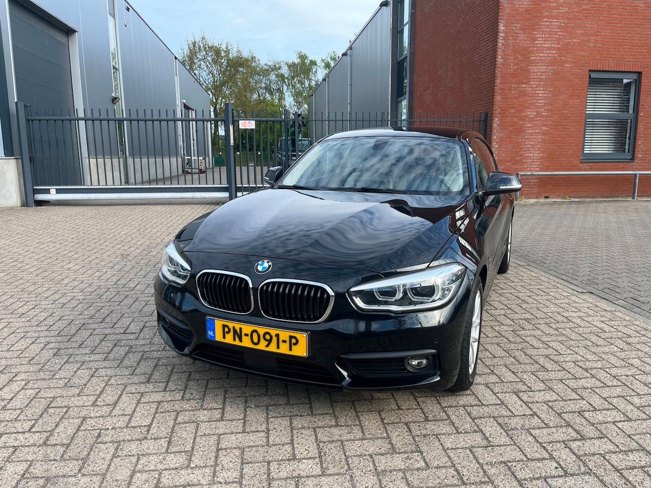 BMW 1-serie - 118i High Executive Automaat - AutoWereld.nl
