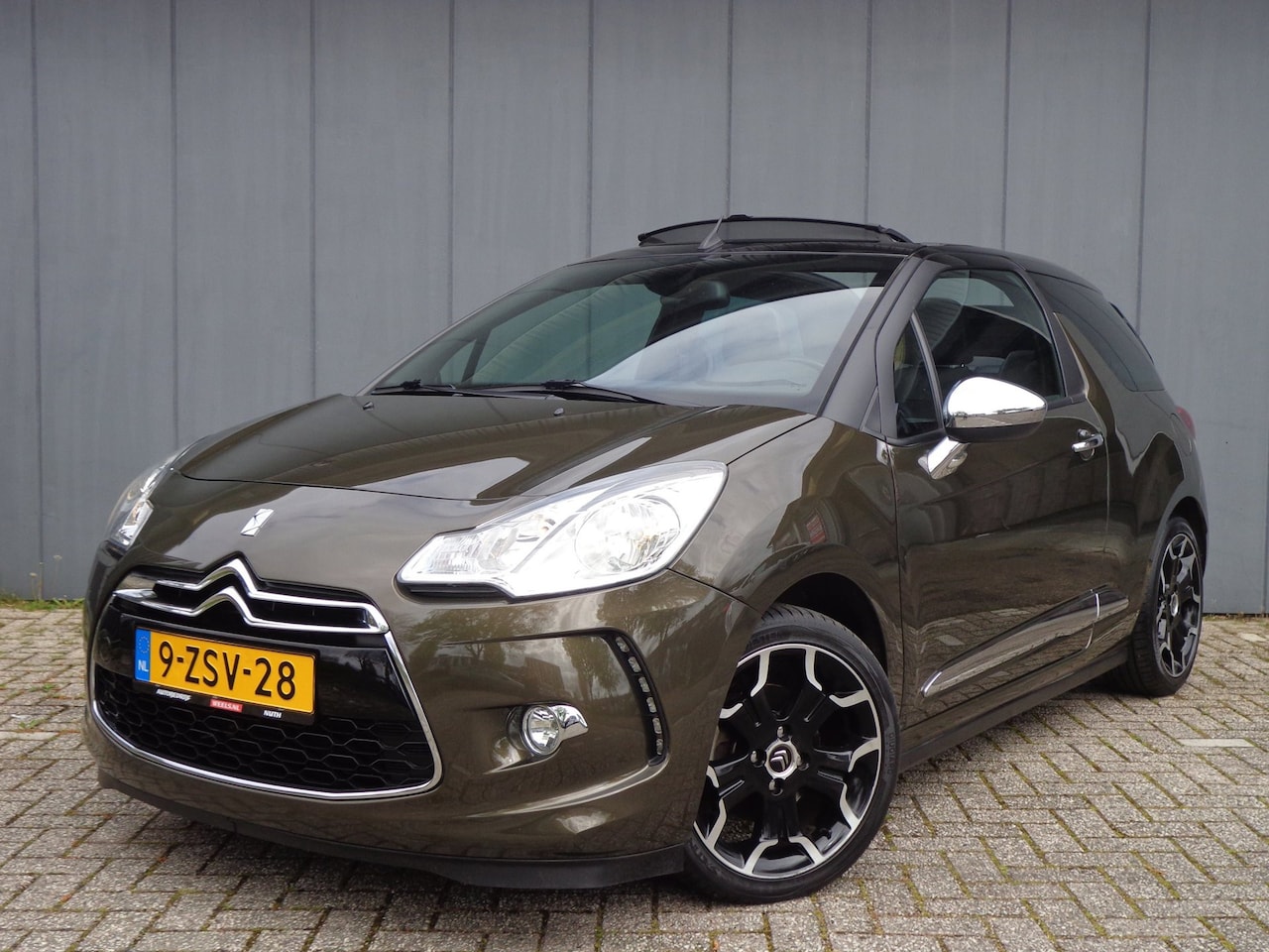 Citroën DS3 Cabrio - 1.6 THP Sport Chic Top Staat,1Eig,Dealer auto,Volledig Onderhoud. - AutoWereld.nl