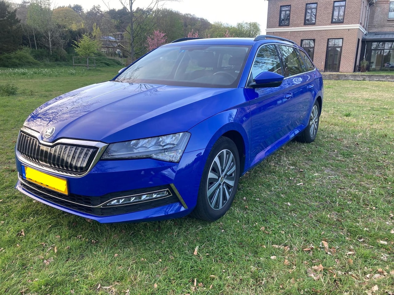Skoda Superb Combi - 1.4 TSI iV Sportline Business Trekhaak - AutoWereld.nl