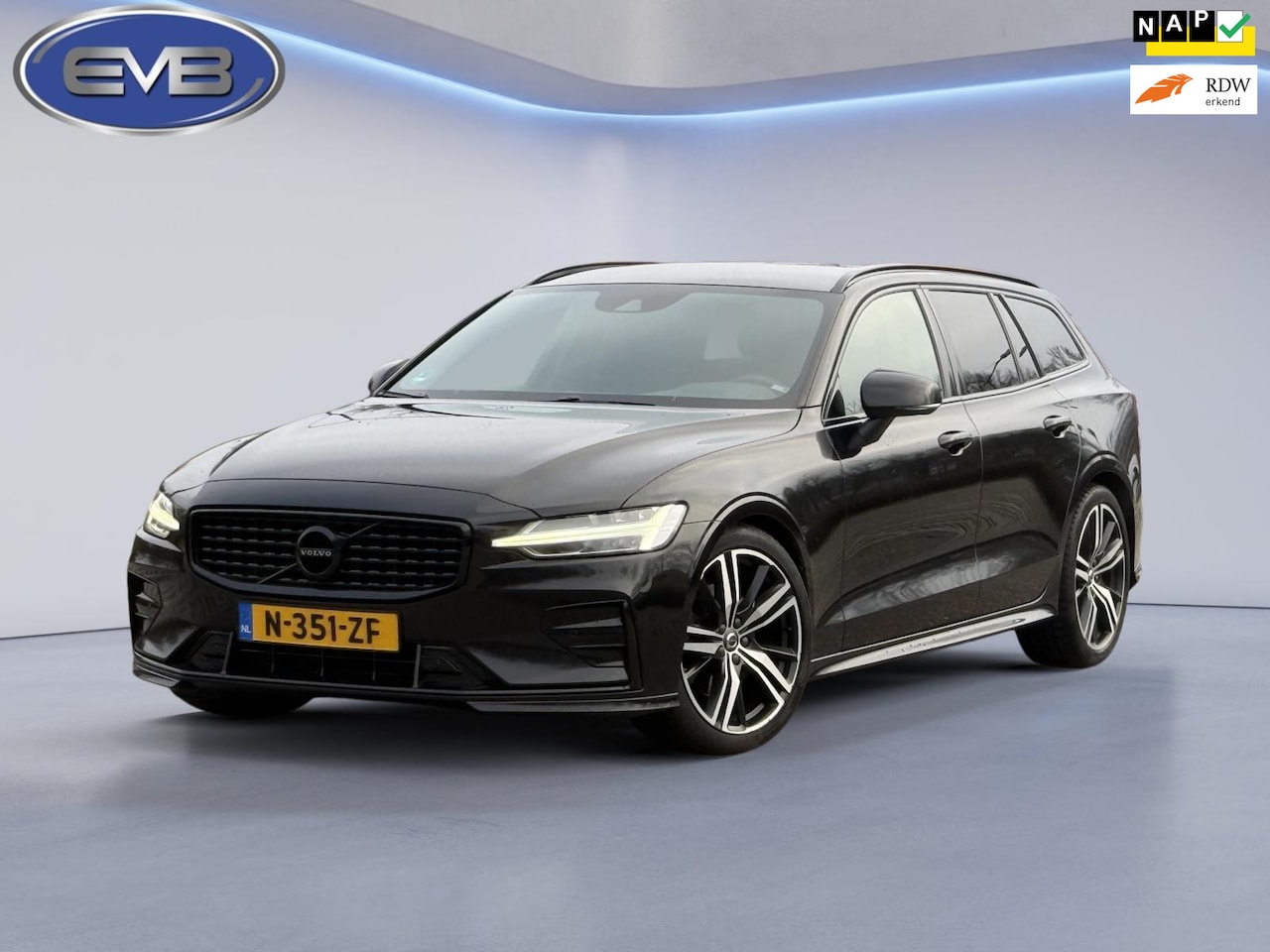 Volvo V60 - 2.0 B4 205 pk R-Design sport, Black edition, vele opties, sport leder, dealer onderhouden, - AutoWereld.nl
