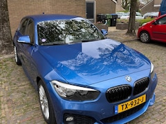 BMW 1-serie - 118i M Sport Origineel M pakket, Estoril blauw