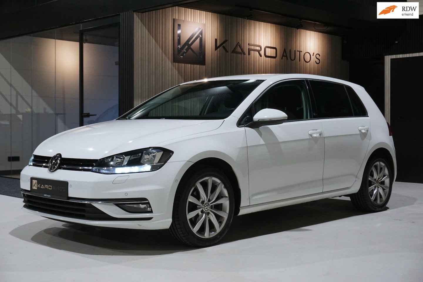 Volkswagen Golf - 1.0 TSI Highl. Carplay ACC Clima Stoelv PDC - AutoWereld.nl