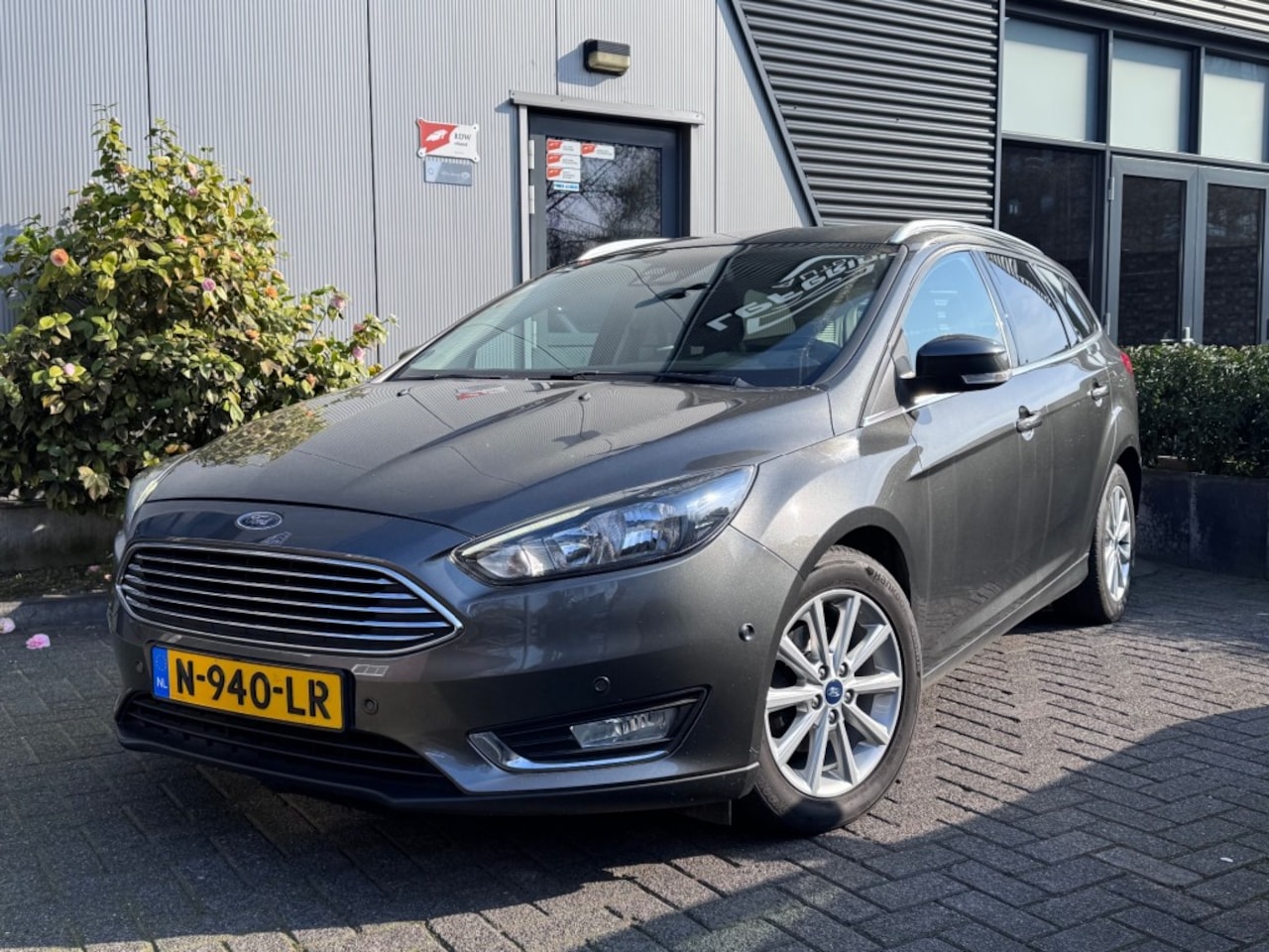 Ford Focus - 1.0 TITANIUM 125PK / CARPLAY / TREKHAAK / NIEUWE DISTRIBUTIE - AutoWereld.nl