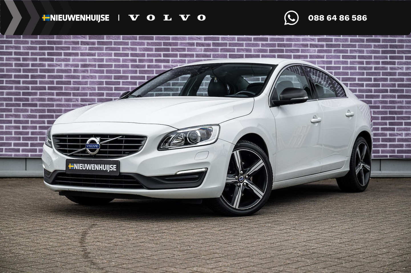 Volvo S60 - 1.5 T3 Nordic+ | Lederen Bekleding | Trekhaak | Xenon | 18" | Standkachel | Stoelverwarmin - AutoWereld.nl