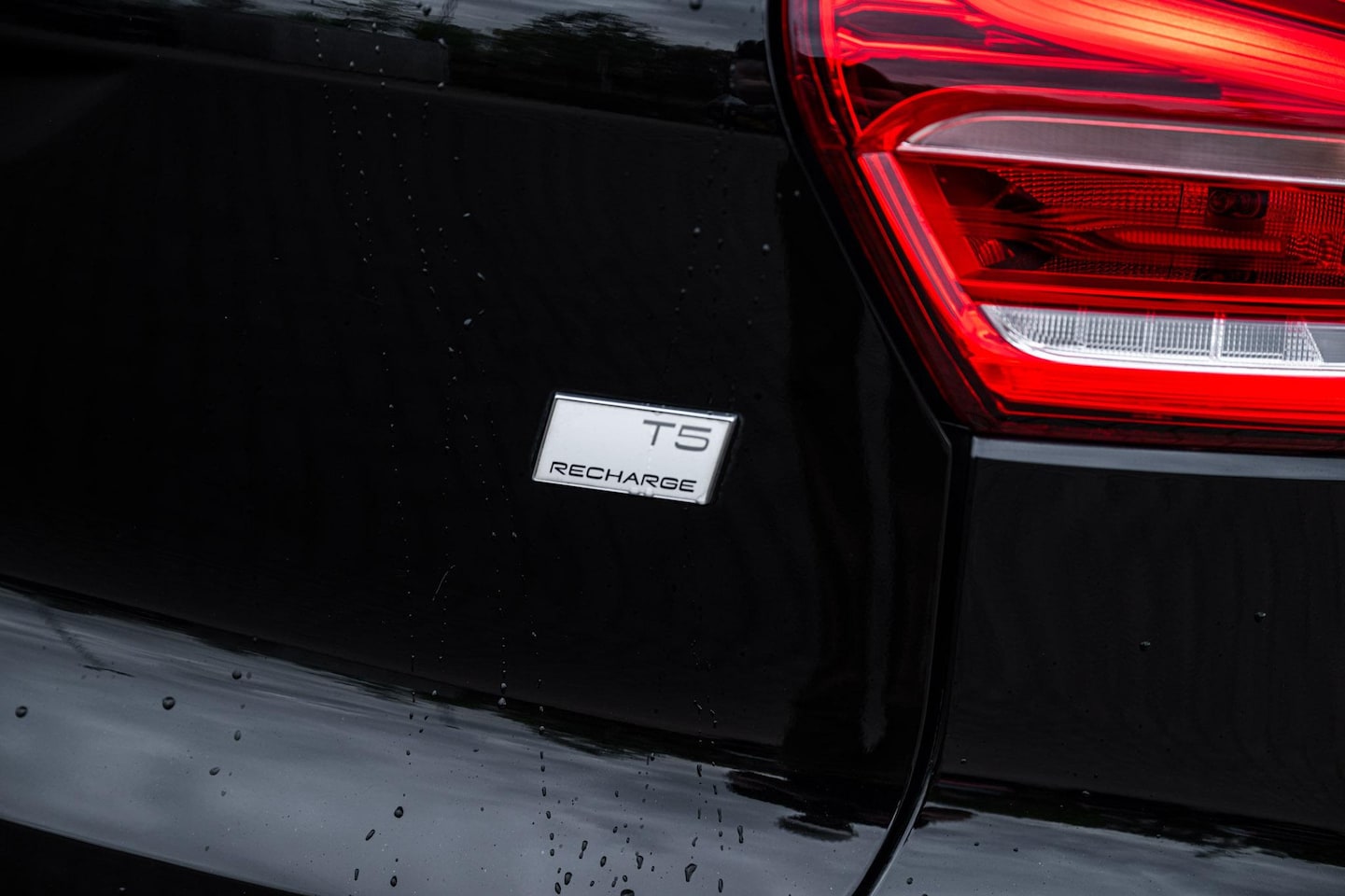 Volvo XC40 - 1.5 T5 Recharge R-Design | Plug-in Hybrid (PHEV) | Panoramadak | Harman Kardon Audio | 360 - AutoWereld.nl