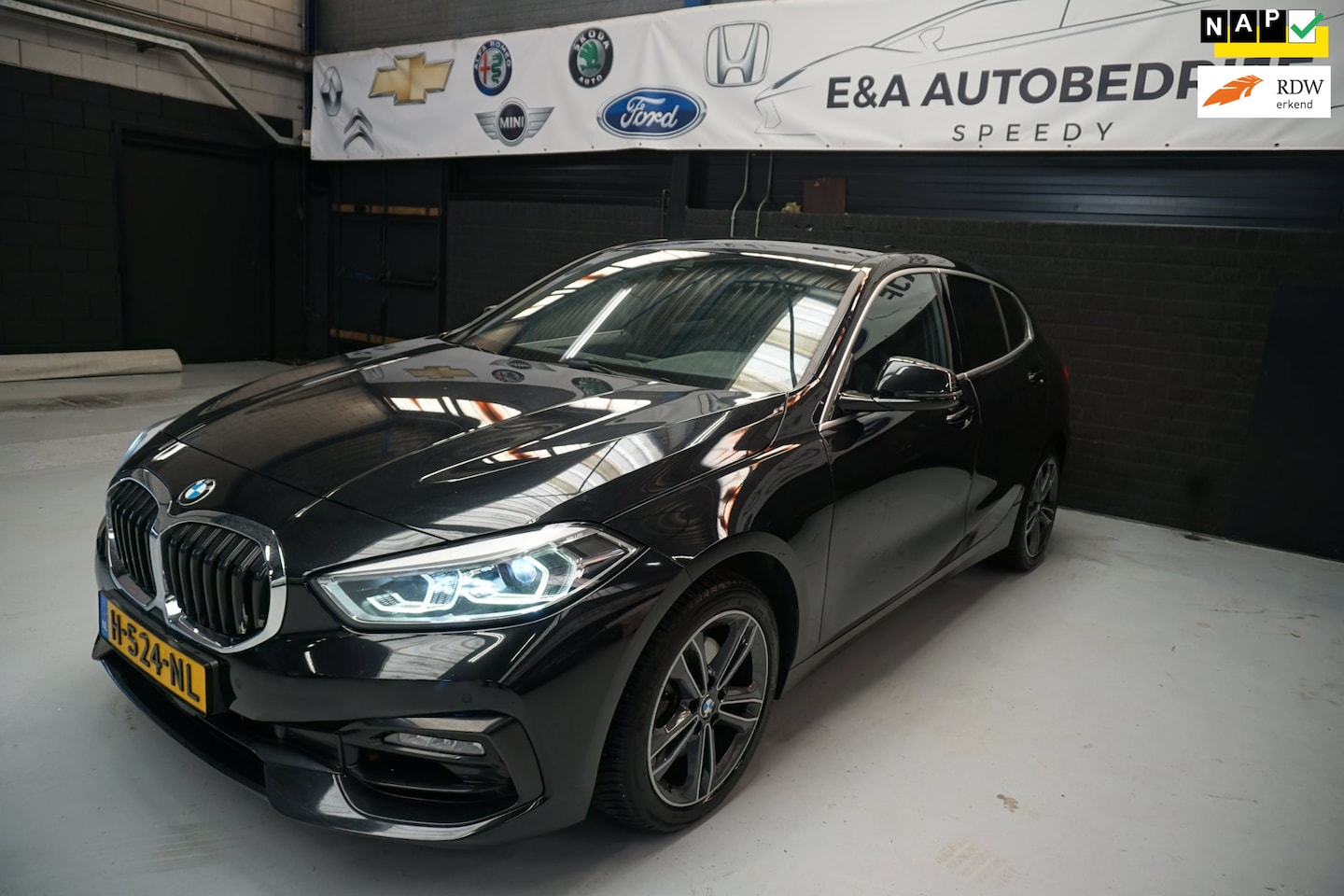 BMW 1-serie - 118i High Executive Edition Automaat / NAVI / NAP - AutoWereld.nl