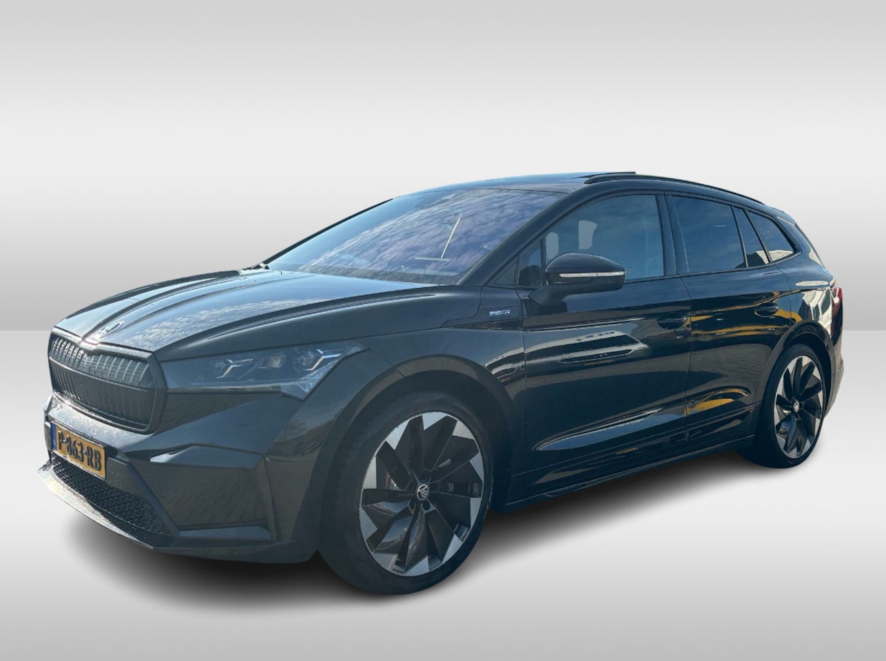 Skoda Enyaq iV - 80 Sportline / Full option! / Trekhaak / Panoramadak / 360Camera / Head-up / Leder&Alcanta - AutoWereld.nl