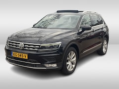 Volkswagen Tiguan - 2.0 TDI 4Motion Highline / Panoramadak / Camera / Head-up / Leder / 18'' / CarPlay / Elekt