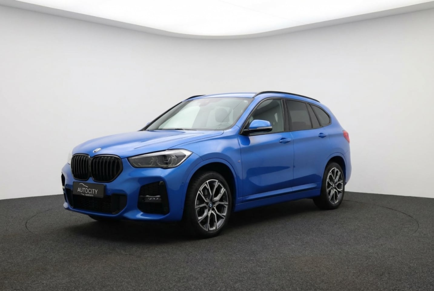BMW X1 - sDrive 20i M Sport Pano l Memory l Trekhaak l VOL OPTIES - AutoWereld.nl