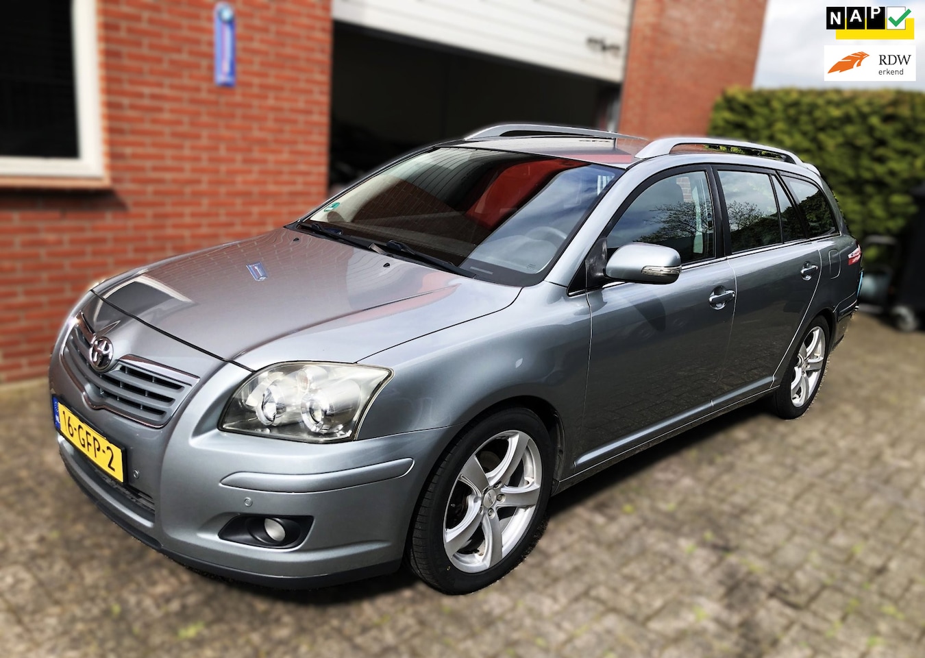 Toyota Avensis Wagon - 1.8 VVTi/NAVI/TREKHAAK/PDC/TOPSTAAT! - AutoWereld.nl