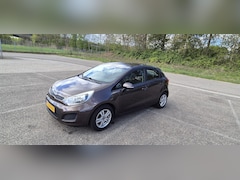 Kia Rio - 1.2 CVVT Comfort Pack stoelverwarming en start stop systeem