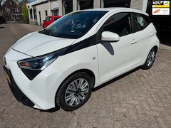 Toyota Aygo - 1.0 VVT-i x-play AIRCO ORG 61879 KM NAP KLEINE BEURT GEHAD NW APK LUXE UITVOERING NETTE ST