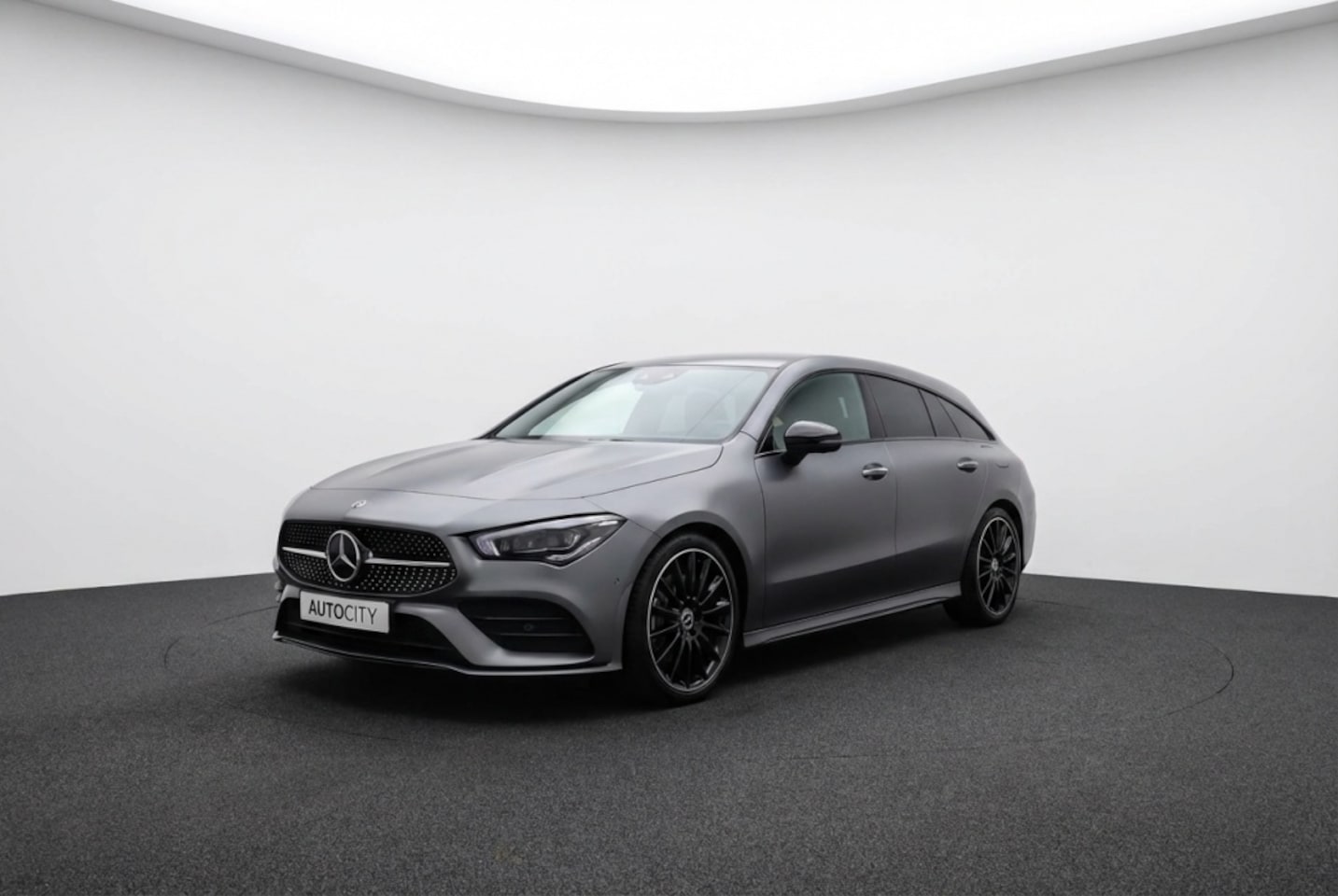 Mercedes-Benz CLA-klasse Shooting Brake - 200 AMG Line Multibeam l Night pakket l Leder l Trekhaak l Leder - AutoWereld.nl