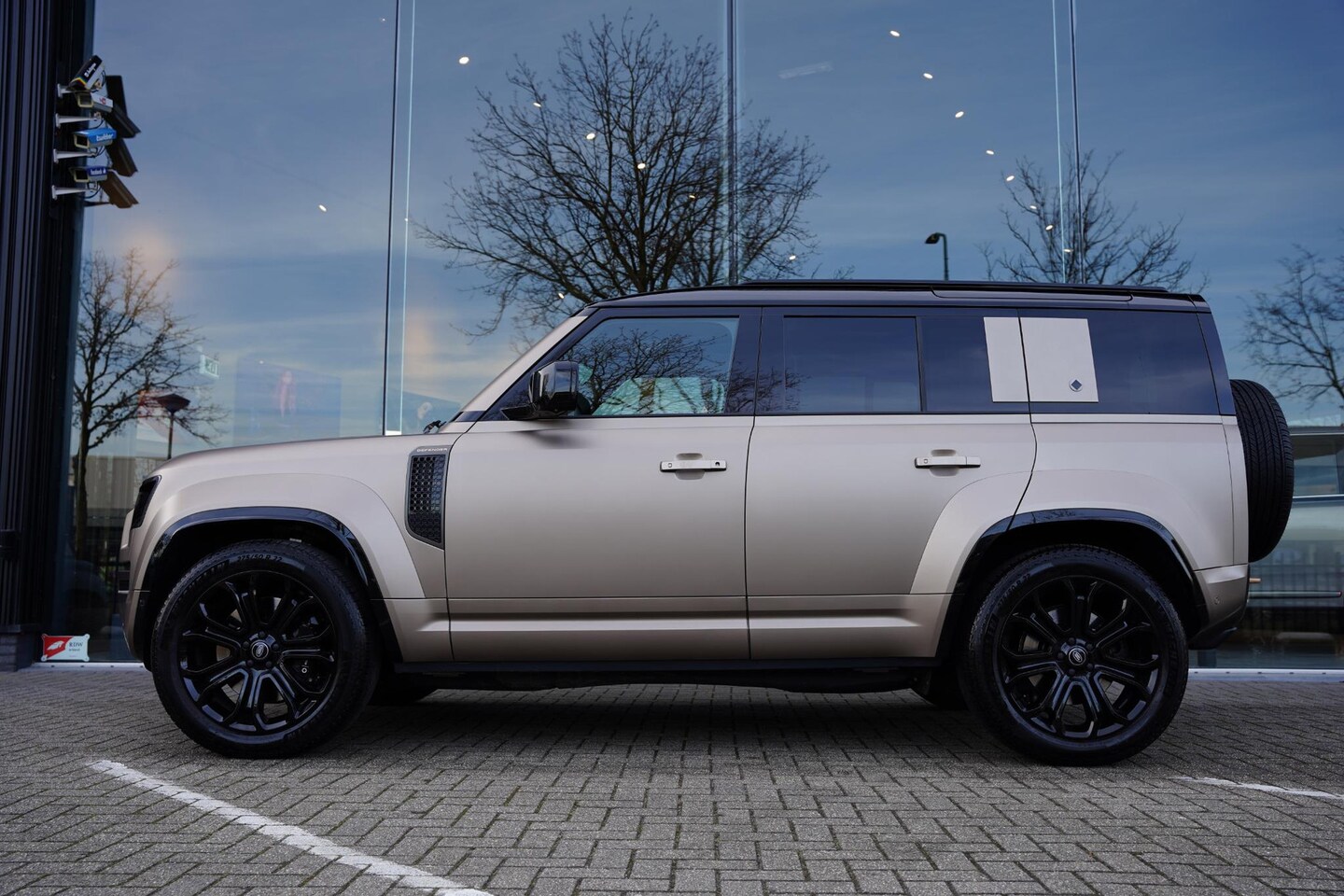 Land Rover Defender 110 - P 635 Octa 4.4 Edition One GERESERVEERD - AutoWereld.nl