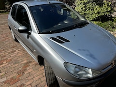 Peugeot 206 - 1.4 XT