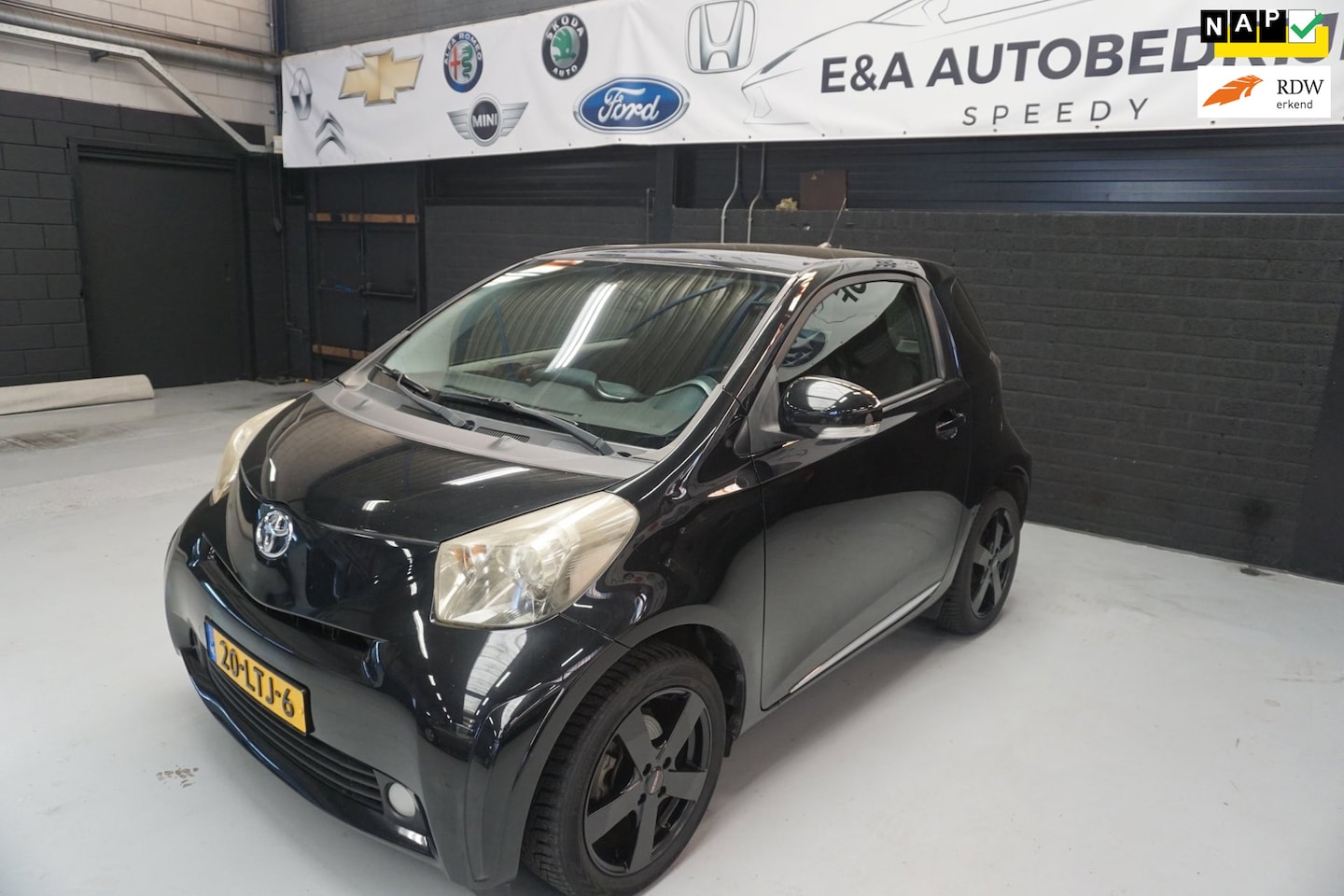 Toyota iQ - 1.0 VVTi Aspiration /AIRCO / NAP /KEYLESS ENTRY - AutoWereld.nl