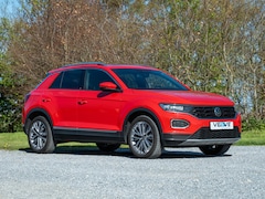 Volkswagen T-Roc - 1.5 TSI Sport // panoramadak // stuur-stoel verwarming // standkachel