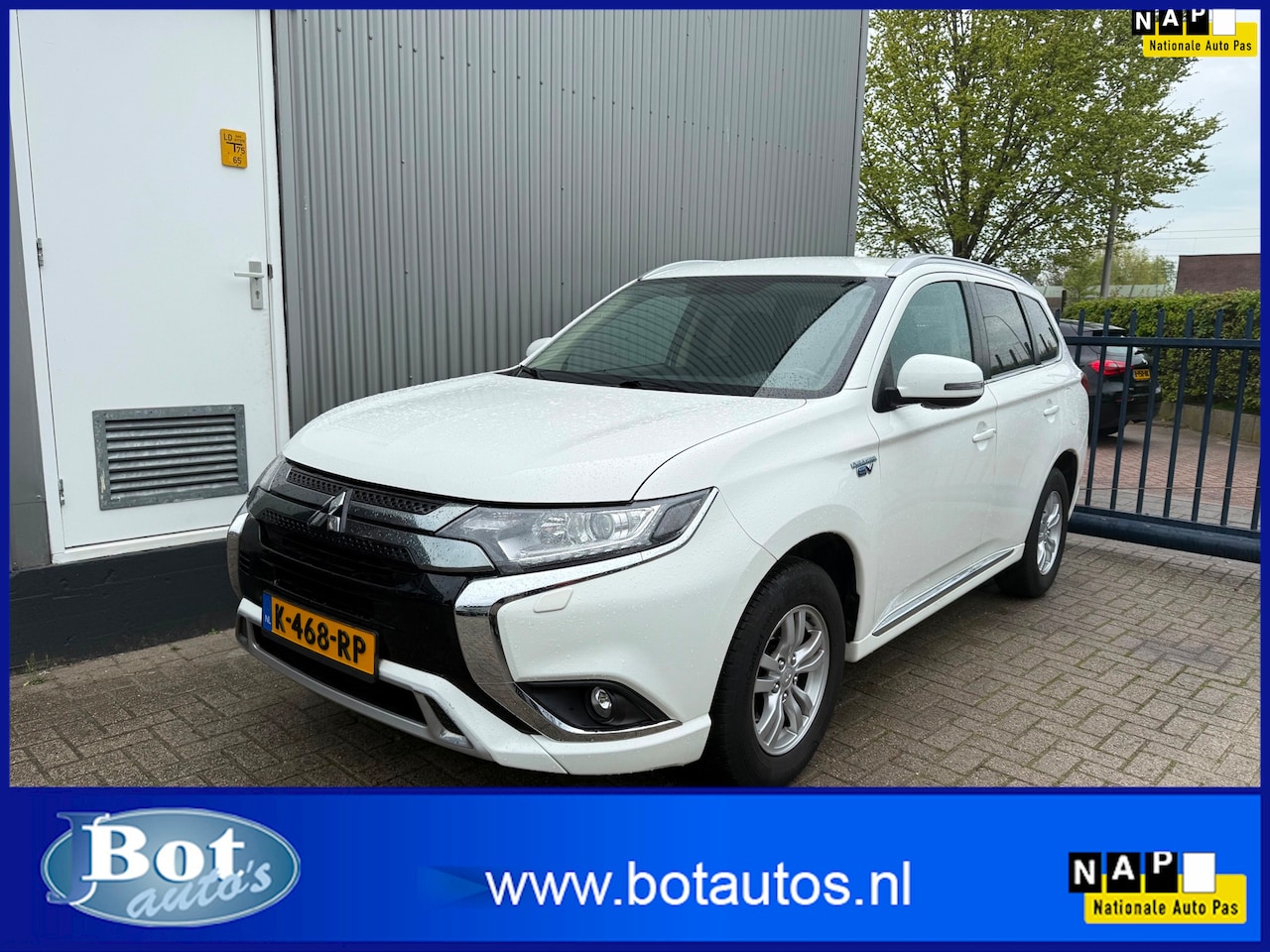 Mitsubishi Outlander - 2.4 PHEV Pure Hvbride / 1E EIGENAAR / APPLE CAR PLAY / AUTOMAAT / CRUISE / ECC / NL-AUTO / - AutoWereld.nl