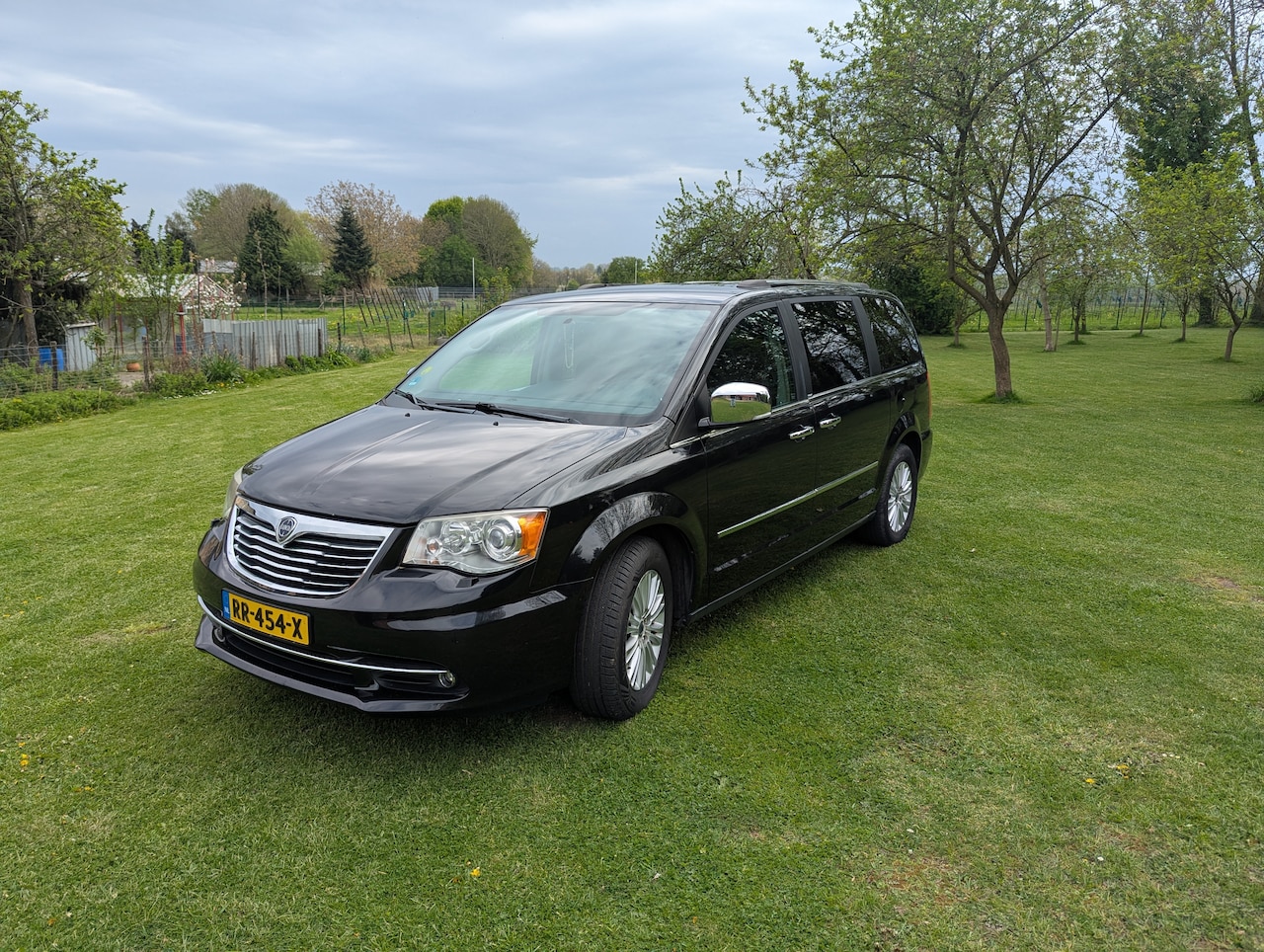 Lancia Voyager - 2.8 MultiJet Platinum Stow 'n Go - AutoWereld.nl
