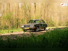 BMW 5-serie - 520/6 E12 / 52.500km / Bodem 100% hard