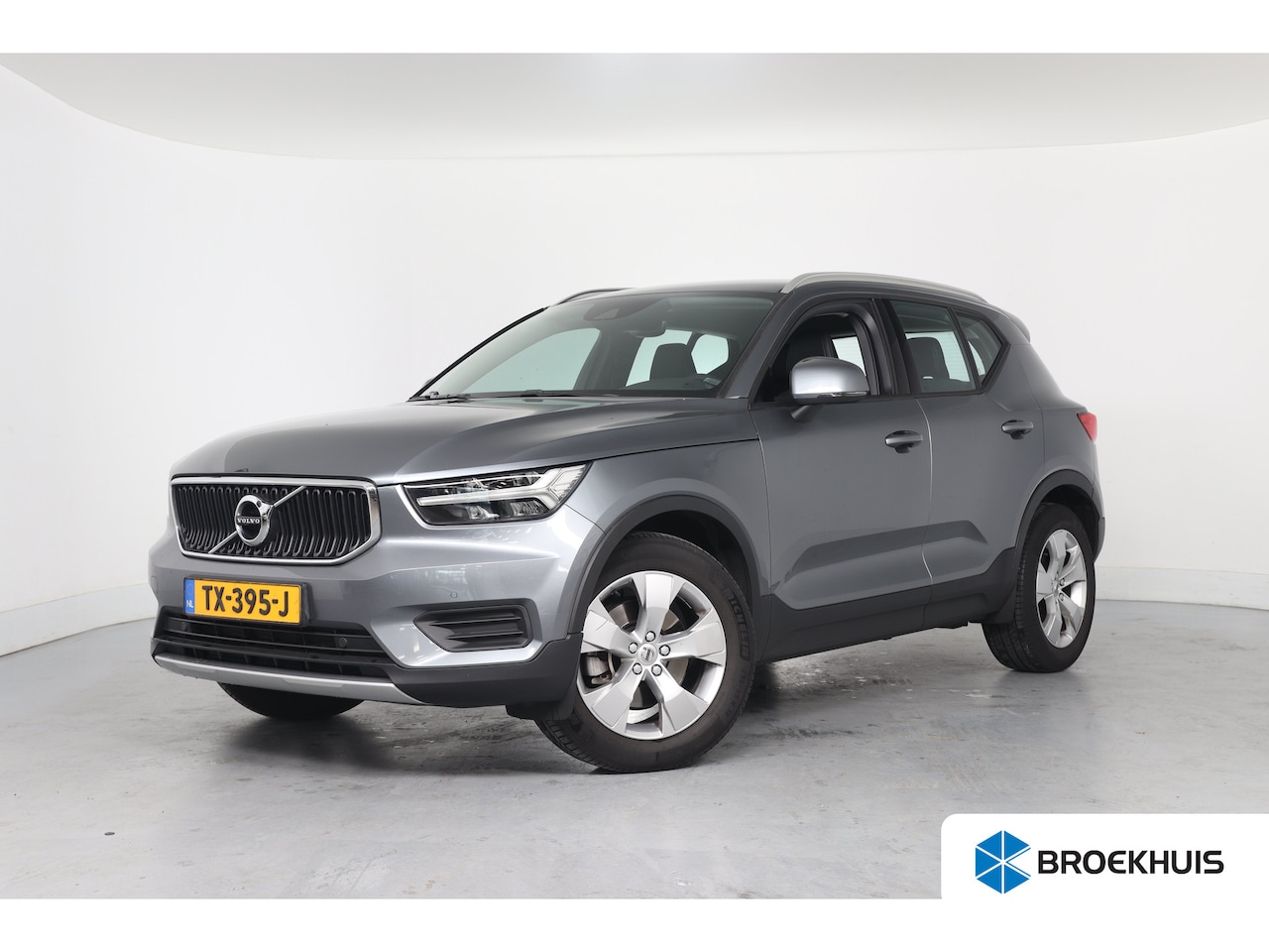 Volvo XC40 - 2.0 T4 Momentum | 1e Eigenaar! | Dealer Onderhouden! | Trekhaak | Navi | Camera | Clima | - AutoWereld.nl