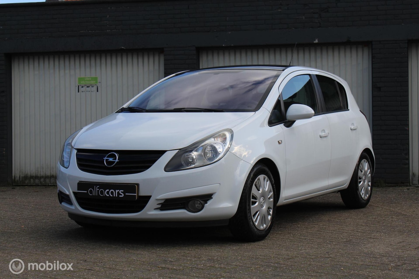 Opel Corsa - 1.2-16V l Airco l - AutoWereld.nl