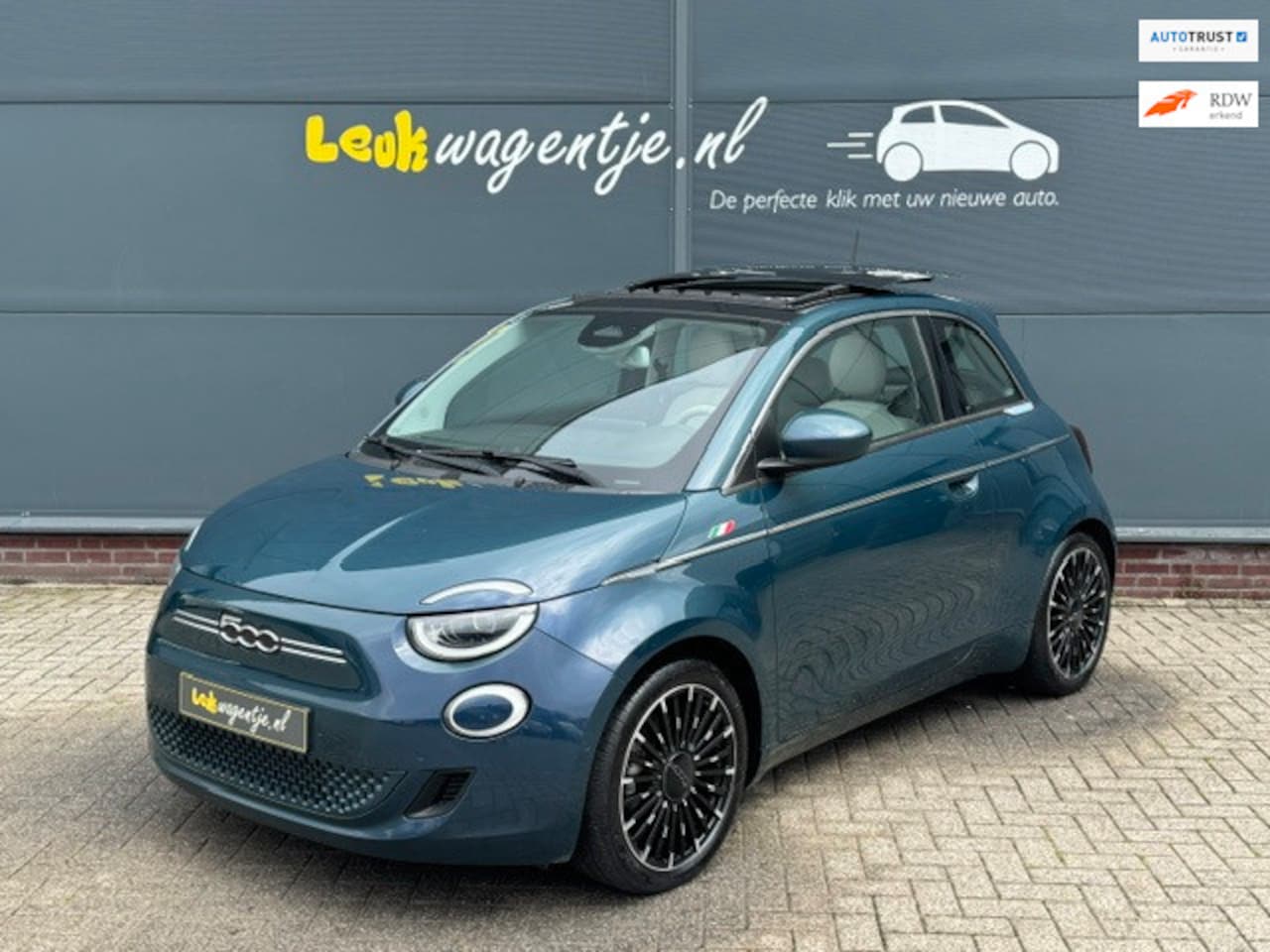 Fiat 500e - La Prima 42 kWh *schuifdak *leder *vól opties - AutoWereld.nl