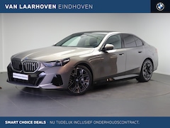 BMW i5 - eDrive40 High Executive M Sport / Panoramadak / M Sportonderstel / Comfort Access / Adapti