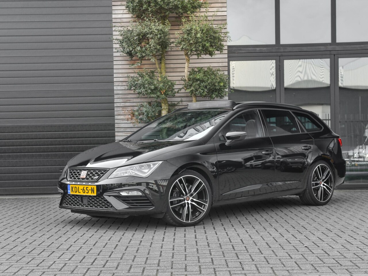 SEAT Leon ST - 2.0 TSI CUPRA Schaalstoelen, Cruise control adaptief, Panoramadak, Beats audio, 19 inch ve - AutoWereld.nl