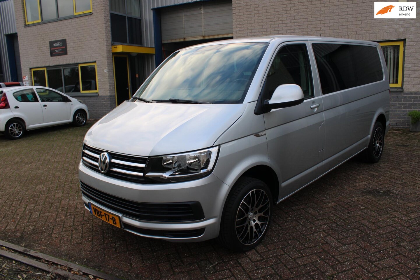 Volkswagen Transporter Caravelle - 2.0 TDI L2H1 - AutoWereld.nl