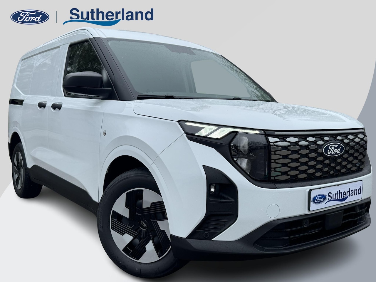 Ford Transit Courier - E-Transit Trend 44 kWh 136pk Trekhaak | LED Laadruimte verlichting | Laadvloerbescherming - AutoWereld.nl