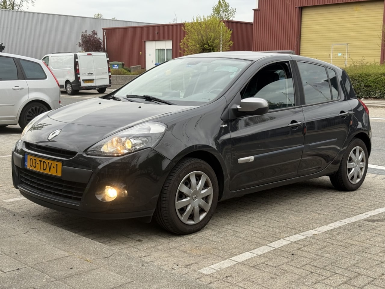 Renault Clio - 1.5 dCi 88PK Night & Day Navi Clima ECC PDC - AutoWereld.nl