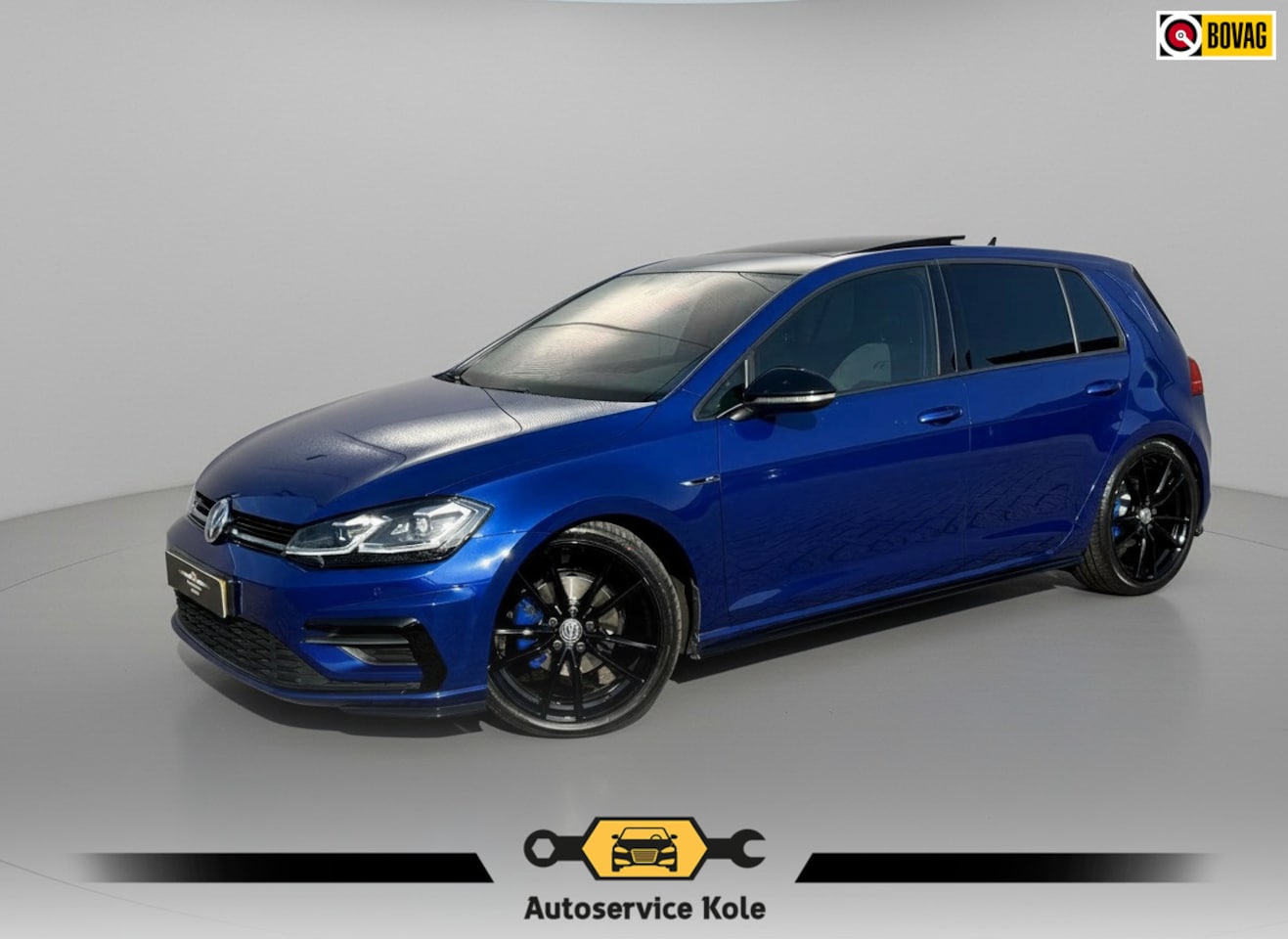Volkswagen Golf - 1.5 TSI Highline R-Line * Panorama * Bearlock * NL Auto * Virtual Cockpit * 19 inch velgen - AutoWereld.nl