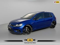 Volkswagen Golf - 1.5 TSI Highline R-Line * Panorama * Bearlock * NL Auto * Virtual Cockpit * 19 inch velgen