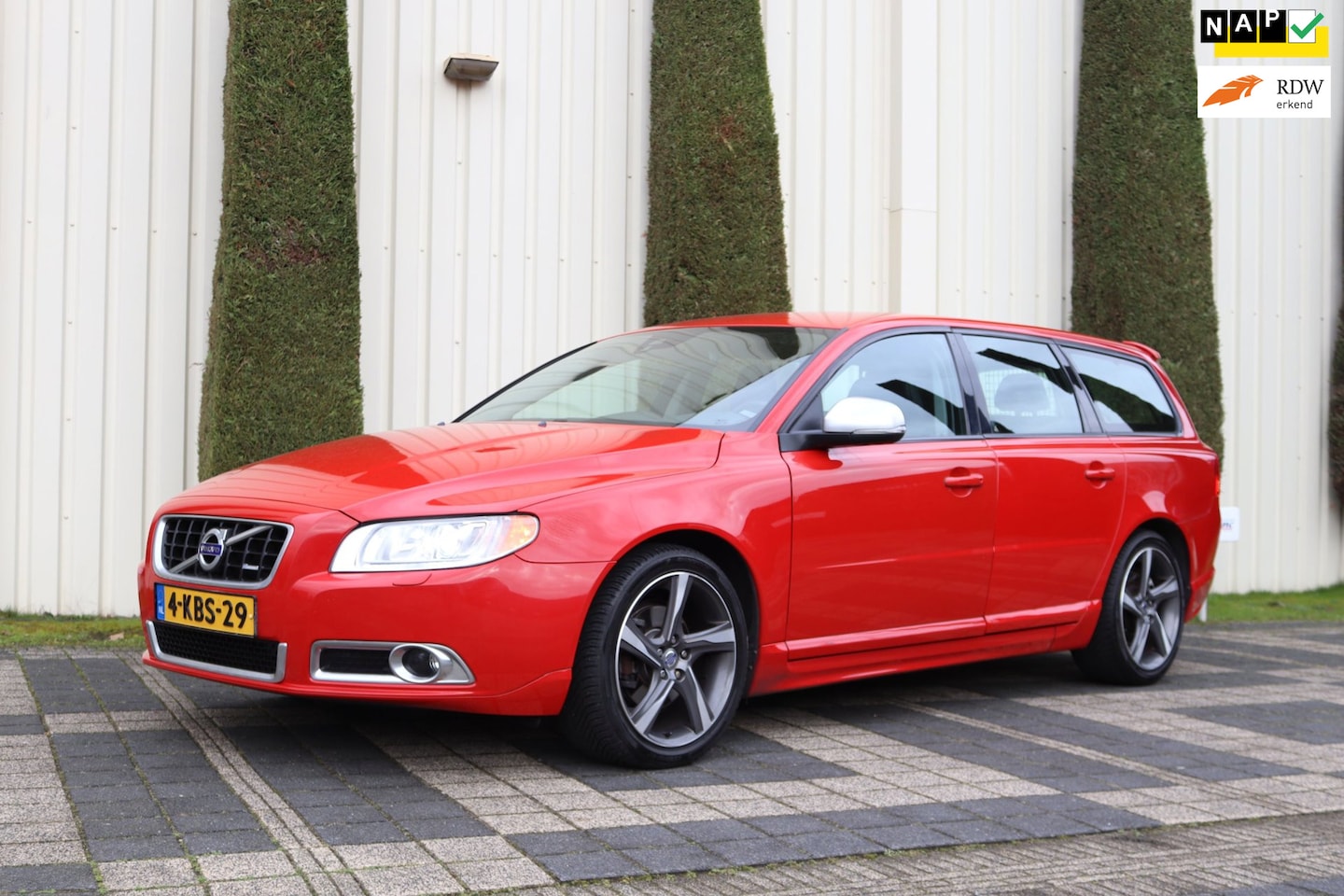 Volvo V70 - 1.6 T4 R-Edition LEDER, NAVI, LMV, PDC, ECC - AutoWereld.nl