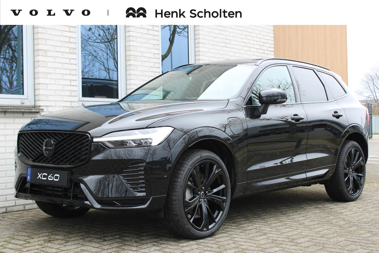 Volvo XC60 - 2.0 T6 Plug-in hybrid AWD Plus Black Edition | Panoramadak | Actieve luchtvering met FOUR- - AutoWereld.nl