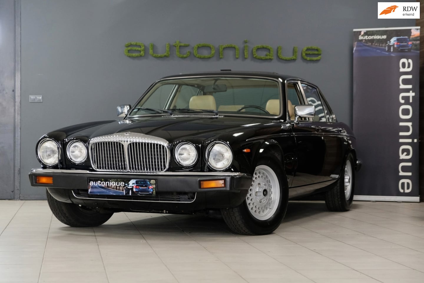 Daimler Double Six - 5.3 V12 VandenPlas goed onderhouden - AutoWereld.nl