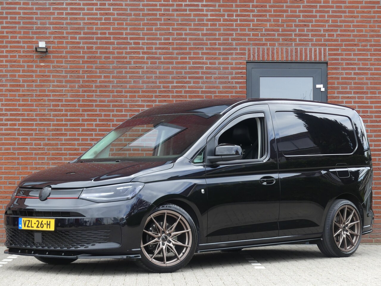 Volkswagen Caddy Cargo - 2.0 TDI 75 Edition Leer/LED/Trekhaak/Camera/Navigatie - AutoWereld.nl