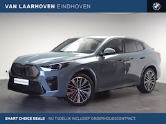 BMW iX2 - eDrive20 M Sport / Sportstoelen / Achteruitrijcamera / Adaptieve LED / M Adaptief onderste