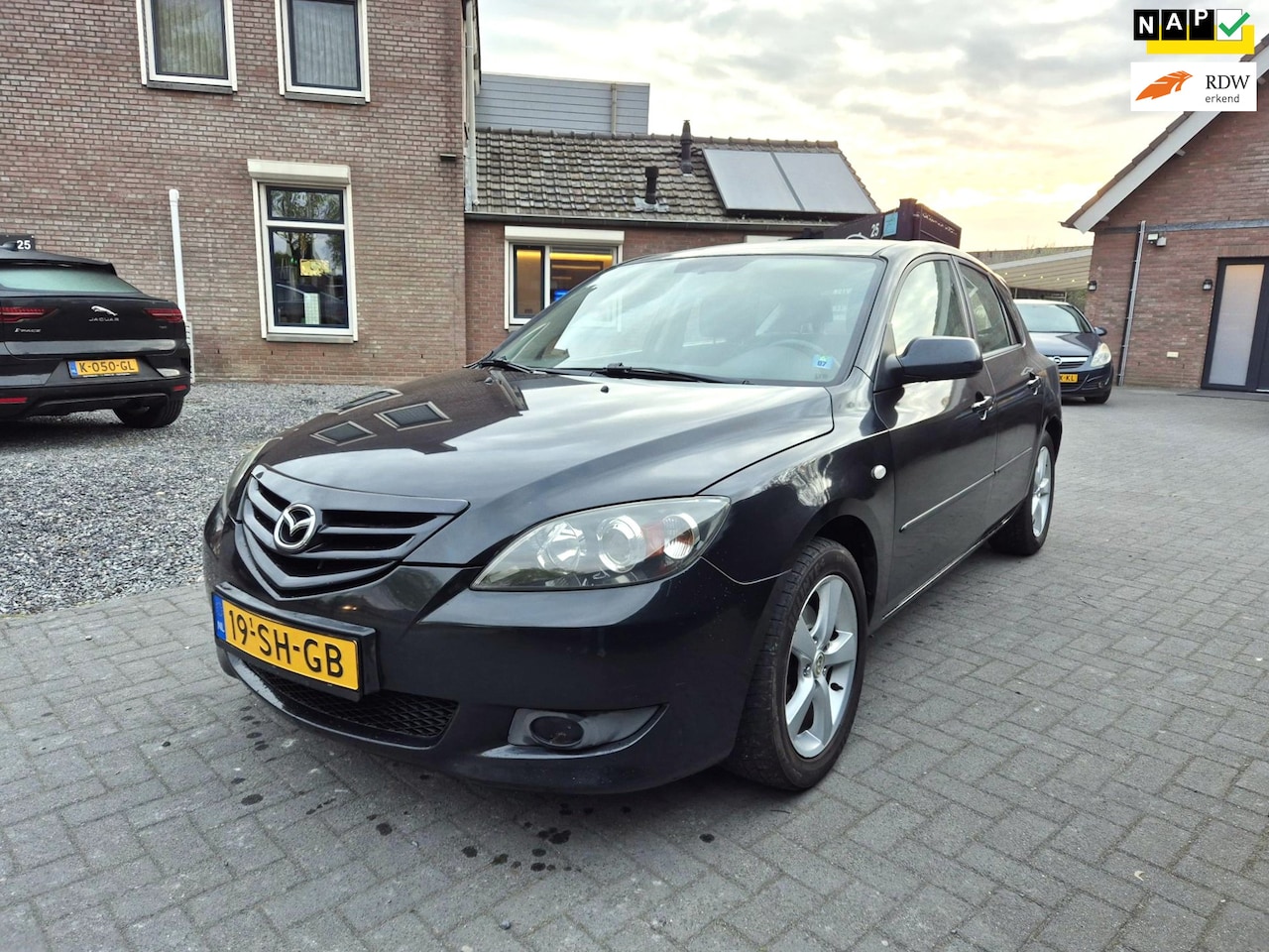 Mazda 3 Sport - 1.6 Executive 5 Deurs Airco 16 Inch Sportvelgen - AutoWereld.nl