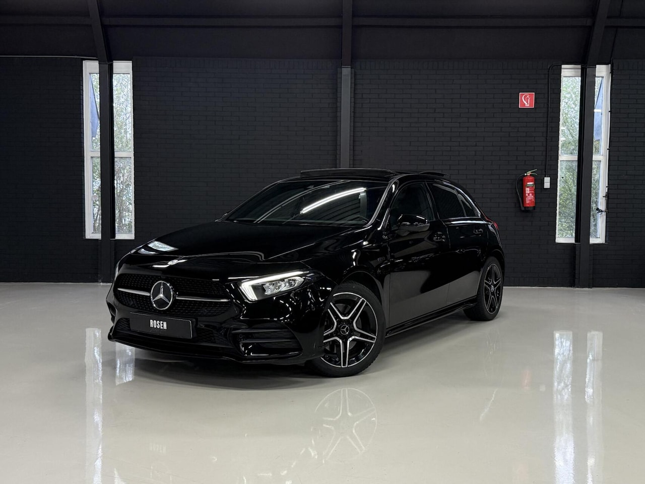 Mercedes-Benz A-klasse - 250 e|AMG|PANO|SFEER|360|LED|DODEHOEK - AutoWereld.nl