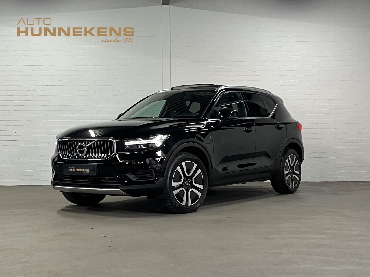 Volvo XC40 - 1.5 T4 Recharge Inscription Expression Trekhaak | Open dak | Stuur-/stoelverwarming | Crui - AutoWereld.nl